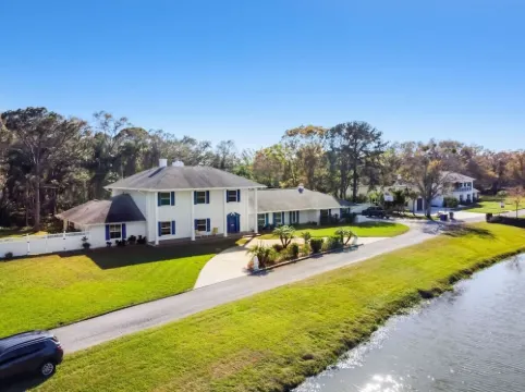 Luxury Private 7Br Lakeside Villa with Heated Pool, Putting Green & Fire Pit