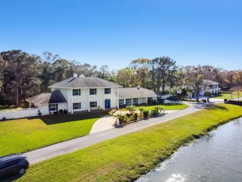 Fall Escape - Luxury Private 7Br Lakeside Villa with Heated Pool, Putting Green