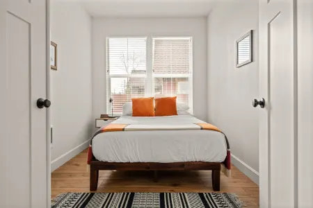 Old Mill Lodge: Craftsman w/Saltwater Hot Tub, Sauna, Steps to Old Mill Отели рядом с достопримечательностью «Государственный университет Орегон в Каскейдс»