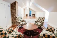 NEAR THE FRENCH QUARTER, SAFEST NEIGHBORHOOD Sleeps 8-16