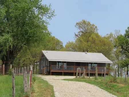 3/4 Mile from Wilderness Rider Buffalo Ranch,near Buffalo River w/RV Elec Hookup