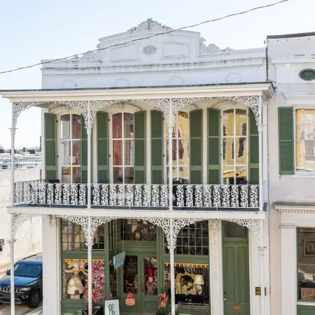 Stunning 3 BR/3 BA loft apartment w/balcony overlooking historic downtown!