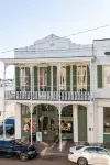 Stunning 3 BR/3 BA loft apartment w/balcony overlooking historic downtown!