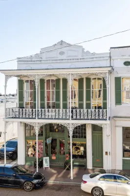 Stunning 3 BR/3 BA loft apartment w/balcony overlooking historic downtown!