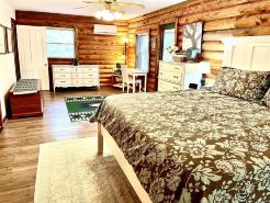 "River House" Log Cabin Nestled near the Red River