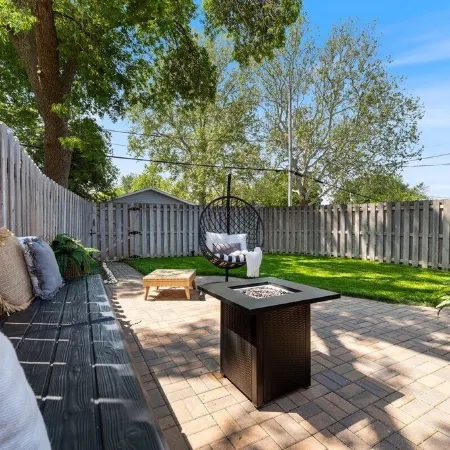 3 Living Rooms, 2 Garages, Gym & Chef’s Kitchen for a Group!