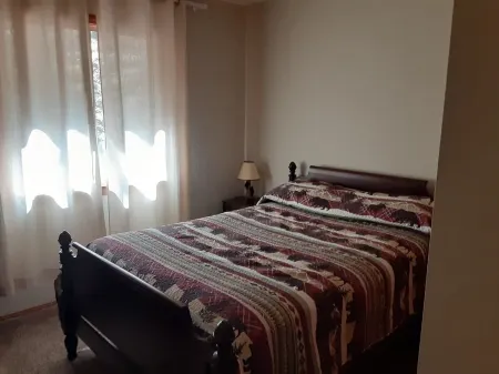 Beautiful cabin 2 story with 2 decks, near Lake Gregory, Lake Arrowhead.