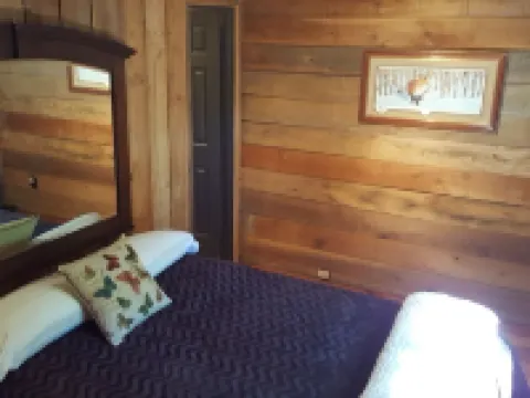 Seven Springs Cabin - Bear Claw Chalet - Authentic, Pet Friendly Log Cabin Hotels in Donegal Township