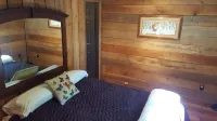 Seven Springs Cabin - Bear Claw Chalet - Authentic, Pet Friendly Log Cabin