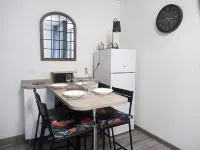 Quiet, well-located 1 bed 140 + bed with 2 extra beds. covered digicode parking.