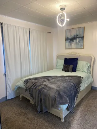 Plant MOOD2! FREE STREET PARKING & Wi-Fi!