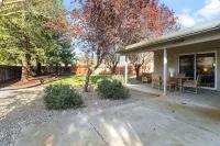 Cozy Modesto Charmer: 3 bedrooms 2 baths