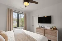 Water View and Perfect Location at Shore View! Walk to Town!