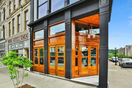 New luxury apartment in downtown Frankfort next to Distilleries. Near everything