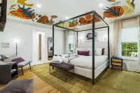 AVL Estate: 5K sq ft, Golf Sim, Speakeasy, Hot Tub, Sauna, Sleeps 20 + 2 pets