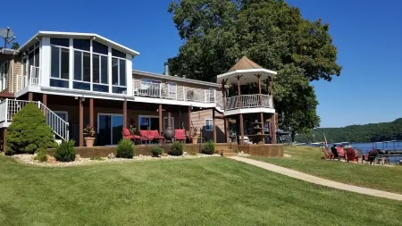 A Recreational Mecca! Views·Dock·Jet Ski Slips·Kayaks·Fire Pit·Pool Table