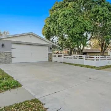 Sunny Escape in Pinellas Park