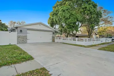 Sunny Escape in Pinellas Park Island Bamboo附近的飯店