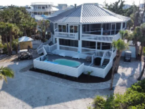 Luxury Beach Escape, Private Pool, Golf Cart Included, Limited Spring Dates! Hotels in Captiva