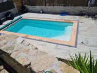 Bas de Maison 3 chambre 8 couchages avec piscine pour 6 adultes et 2 enfants