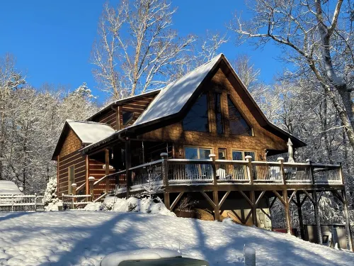 Serene Luxury Mountain Cabin l Hot Tub, Stunning Views & Designer Comforts