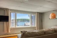 Coastal downtown 1 Bed, 1 Bath, full kitchen w/ harbor view