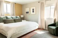 Sweetridge - Hot Tub - Game Room - Theater Room Hotels near Brass Armadillo Antique Mall - Denver