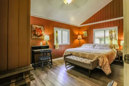 COZY HIDEAWAY IN THE OHIA RAINFOREST LOCATED BELOW VOLCANO NATIONAL PARK Отели в г. Ферн-Эйкрес