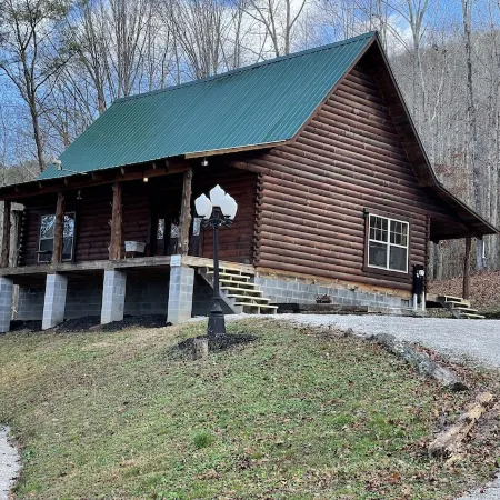 River Road Hideout  PRIVATE RIVER ACCESS! Pet friendly