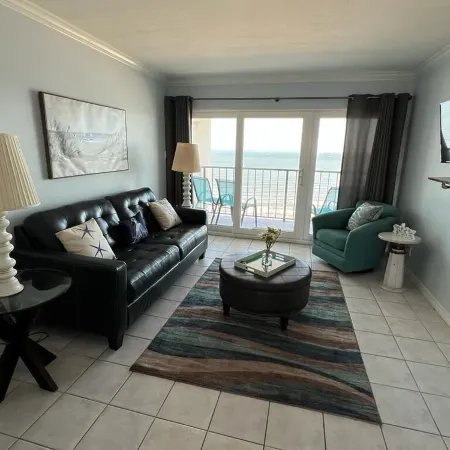 Penthouse 1 Bedroom with Beautiful Beach Views!