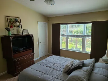 Cozy Townhouse 5 mins from Restaurants & Outlets, 20 mins from Downtown Tampa