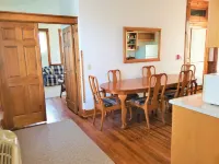 Historic Hardware Inn with River Views: Suite 200