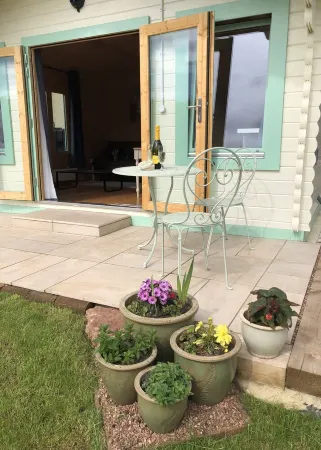 Lovely cabin with country views in popular Somerset village.