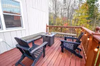 New Renovated Ski Chalet on the River with a Hottub