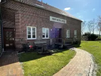 Gulfhof Ferienwohnung "baltrum" mit Wunderschönem Blick ins Naturschutzgebiet Hotels in Ihlow