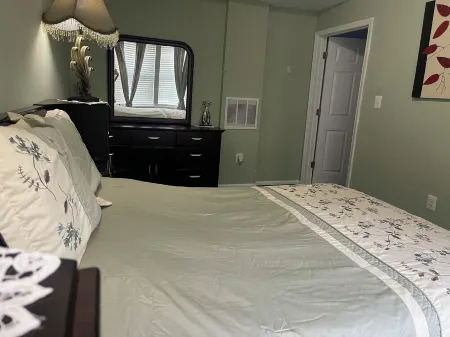 Comfy Deluxe Getaway Suite Отели в г. Небско