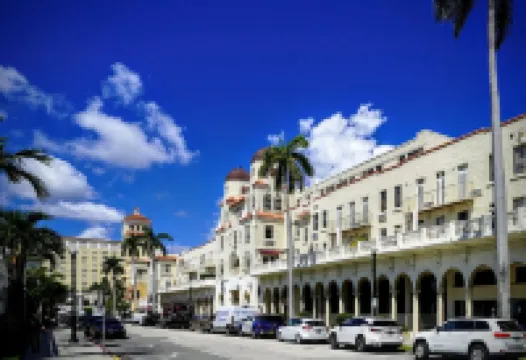 Palm Beach Petite Retreat 1 Block to Beach! New  bed!! Palm Beach Hotel