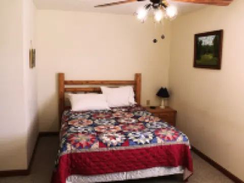 Stones Throw from Giant City Park, Wineries, Hiking, Biking, Hunting and more. Hotels in Makanda
