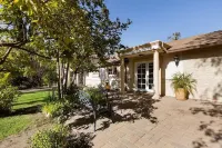 🌴Spacious & Private 5Bdr Private Retreat-Saltwater Pool/Spa, Outdoor Kitchen🌴
