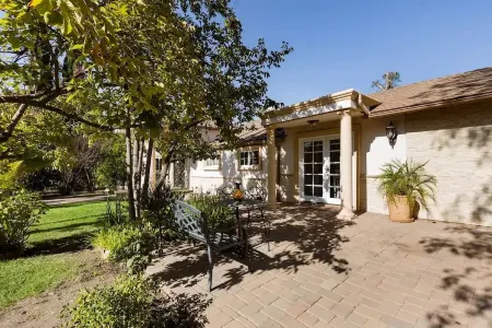 🌴Spacious & Private 5Bdr Private Retreat-Saltwater Pool/Spa, Outdoor Kitchen🌴