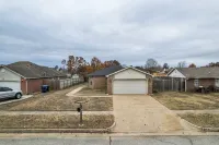 Charming 3-bedroom house w/KING Bed in Prime Location of Owasso w/WiFi