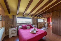 Cal París rural house - private pool Hotel a Urgell