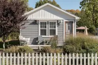 The Little Haven: Charming 2 bedroom beach cottage in South Haven!