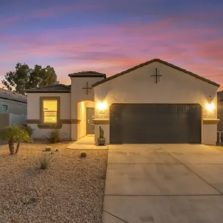 East Valley Peaceful Oasis w/PRIVATE Pool that is HEATED at no extra cost