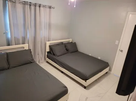 Cozy 3-bedroom house in peaceful Spring Hill with WiFi, AC. Sleeps up to 15