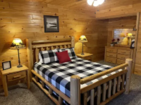 Cozy cottage near snowmobile trail & sandy beach! Hotels in Brimley