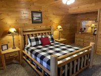 Cozy cottage near snowmobile trail & sandy beach!