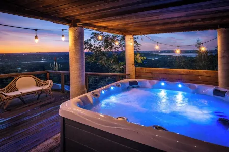 SKYHOUSE Canyon Lake: Private Pool and Lake Views