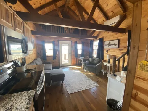 Cozy cabin with views of Lake Erie and colorful sunsets!