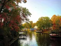 Lakeside Sarandipity: Sleeps 8 with outdoor spaces! Effingham County 호텔